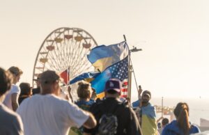 10 Amazing Occasion & Festival Hacks USA Occasion and Festival USA vibrant summer crowd