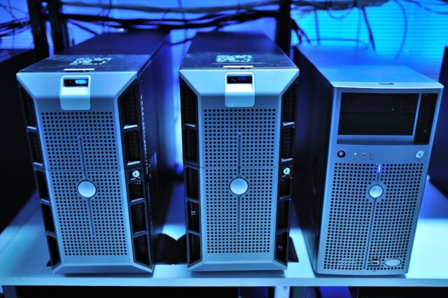 comparing the best hosting companies for local SEO