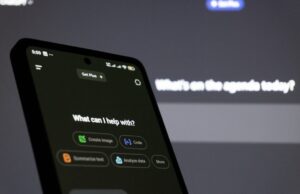 The New Siri: Inside Apple’s ChatGPT Rival and Its Auto-Delete Feature The new Siri iOS 27 interface on iPhone with Apple Intelligence chatbot