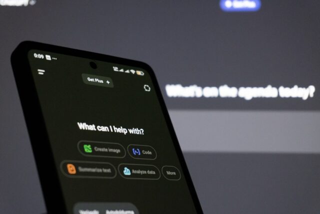 The new Siri iOS 27 interface on iPhone with Apple Intelligence chatbot