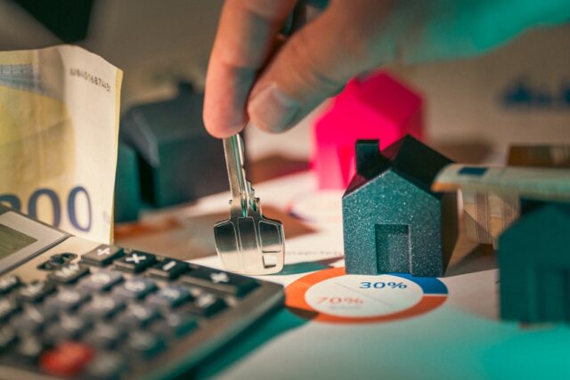 the-smart-guide-to-insurance-compare-auto-home-health-and-more-image insurance