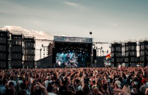 The Top Food, Music, and Art Festivals in America top food music and art festivals in America outdoor crowd