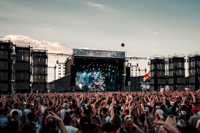 top food music and art festivals in America outdoor crowd