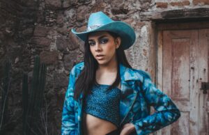 Best Accessories to Wear with a Disco Cowboy Hat disco cowboy hat festival outfit 2026